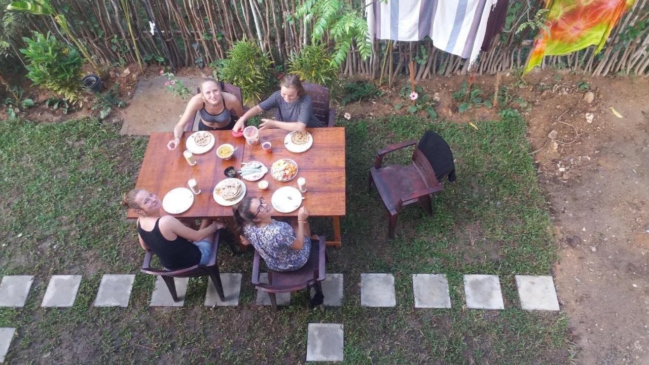 Chez Podi Surf Stay Mirissa Εξωτερικό φωτογραφία