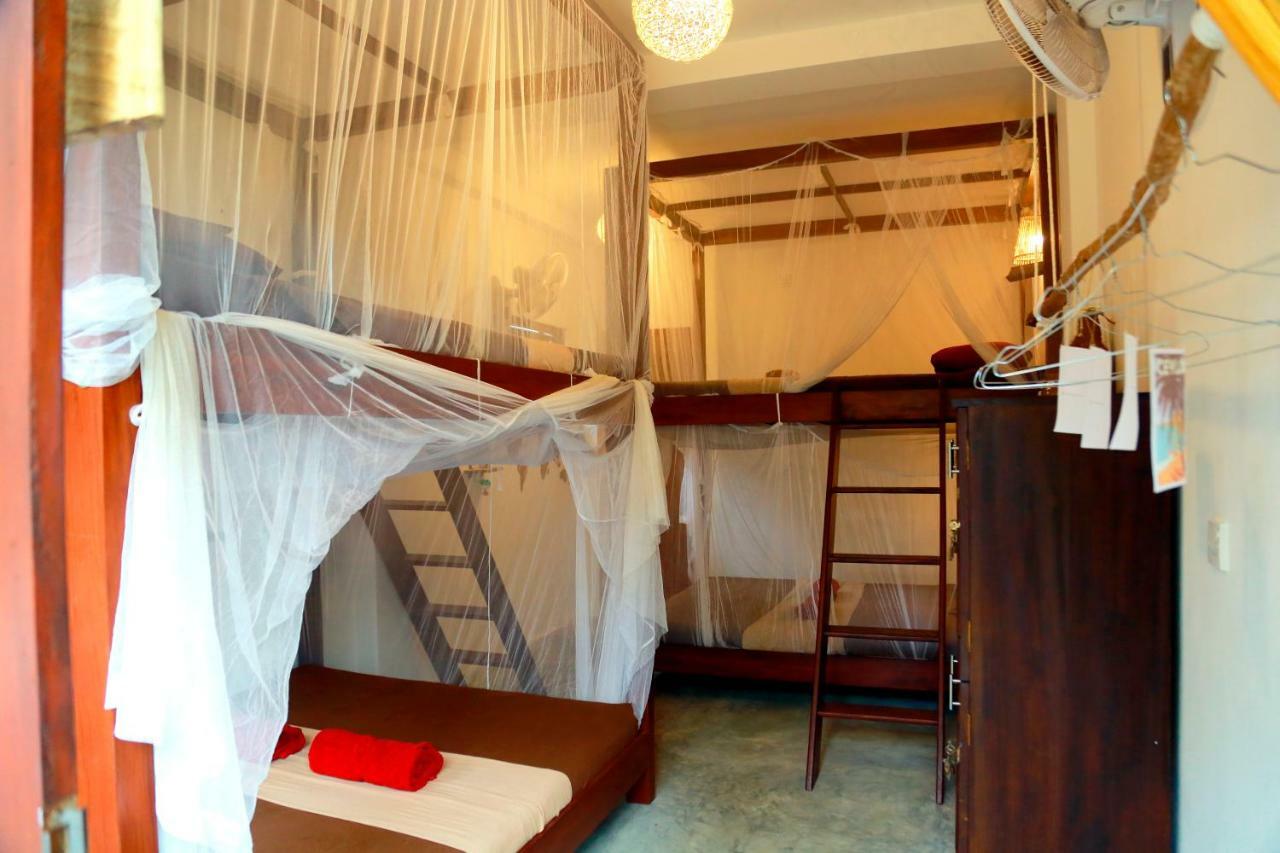 Chez Podi Surf Stay Mirissa Εξωτερικό φωτογραφία